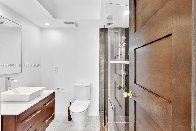 Building Photo - 6770 Indian Creek Dr