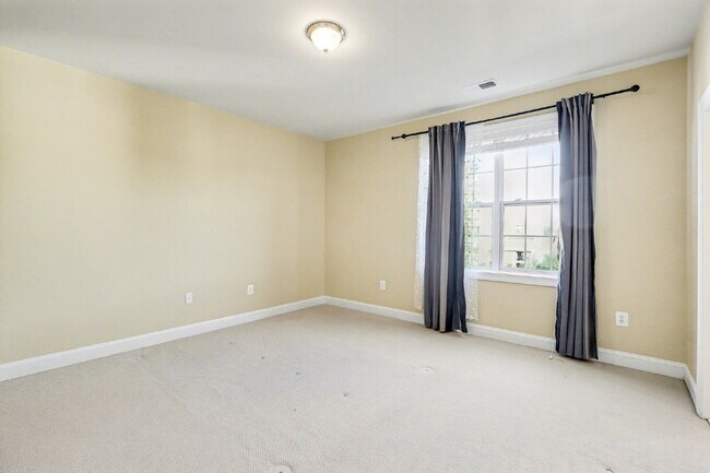 Building Photo - Welcome Home!!