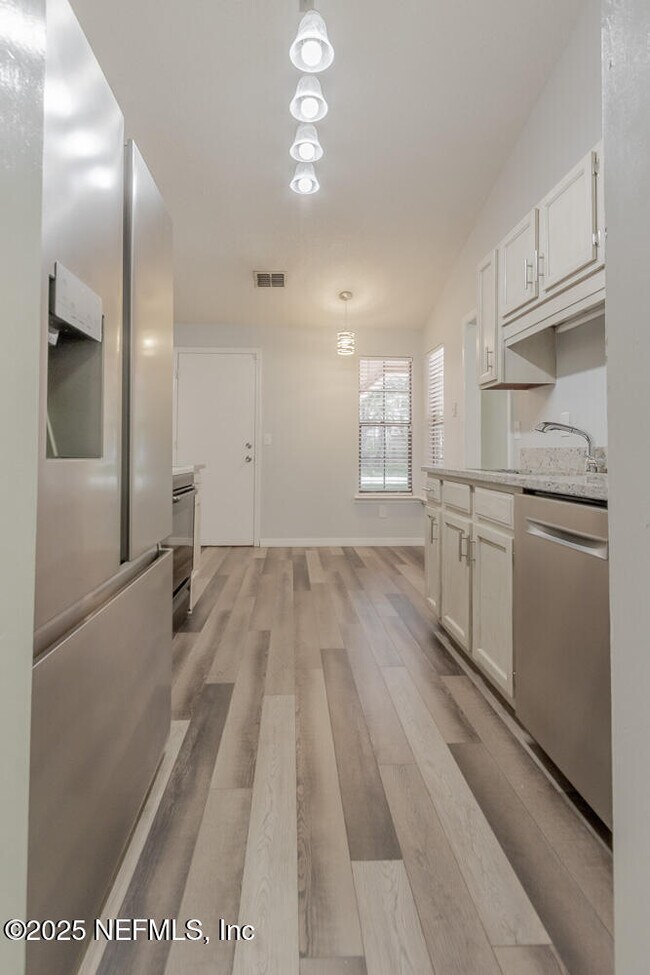 Building Photo - 3331 Ashridge Dr