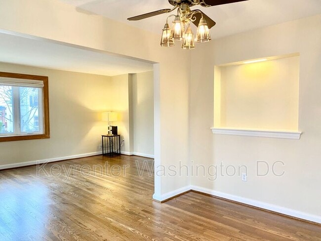 Building Photo - 5514 Chillum Pl NE