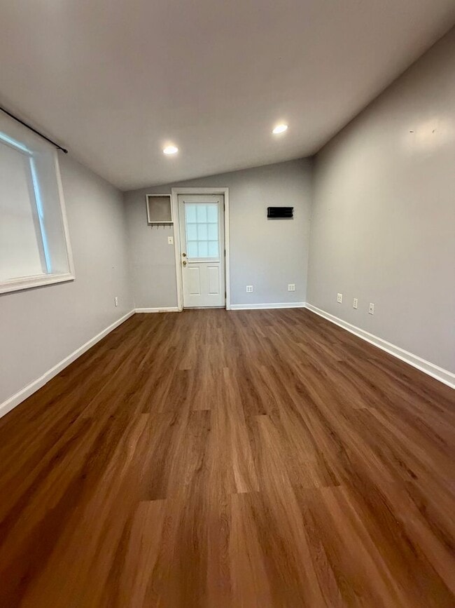 Building Photo - 300 Winding Way