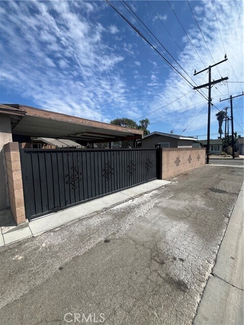 Building Photo - 10547 Garfield Ave
