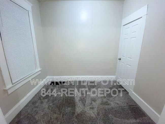 Building Photo - 816-818 W. Iowa St.