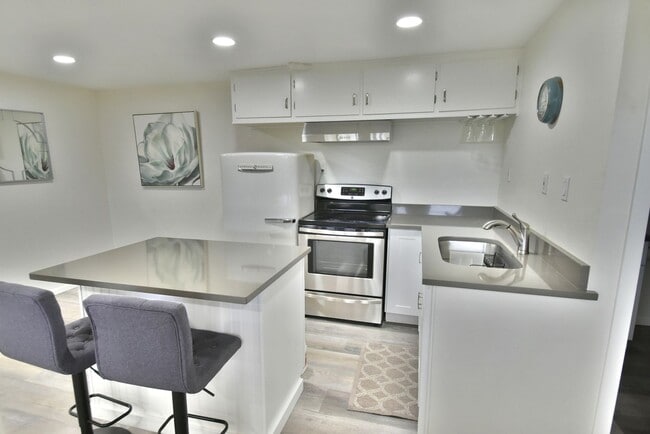 Building Photo - 4Bd/2.5Ba Edmonds House