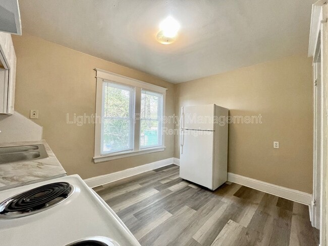 Building Photo - 1657 7th St