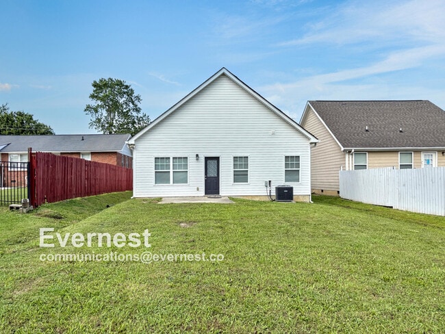 Building Photo - 3-Bedroom, 2-Bathroom Home in a Convenient...