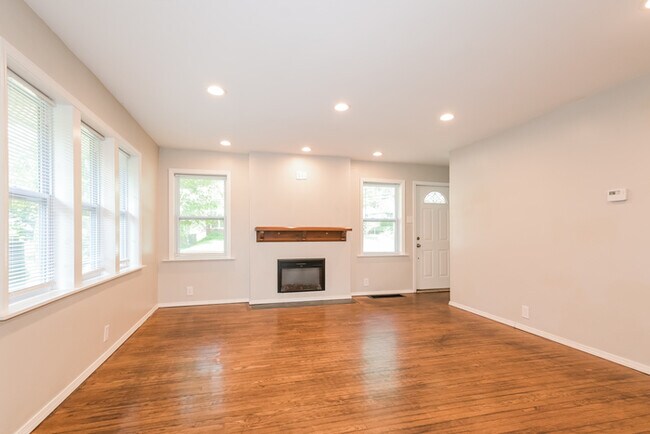 Building Photo - Fantastic 1bd/2ba home! Let yourself in!