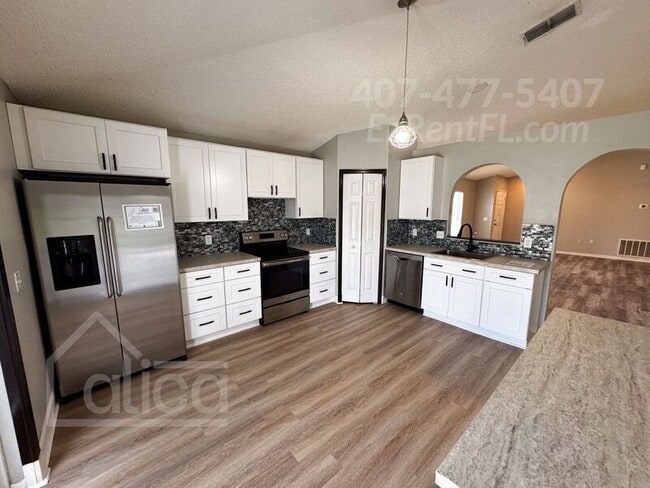 Building Photo - 6581 Gentle Oaks Dr S