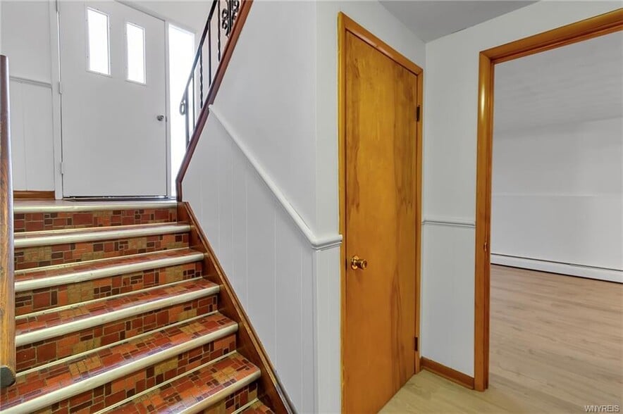 Landing Area - 28 Mead St