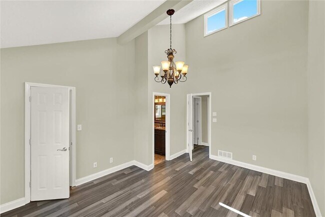 Building Photo - 910 Muirfield Dr NE