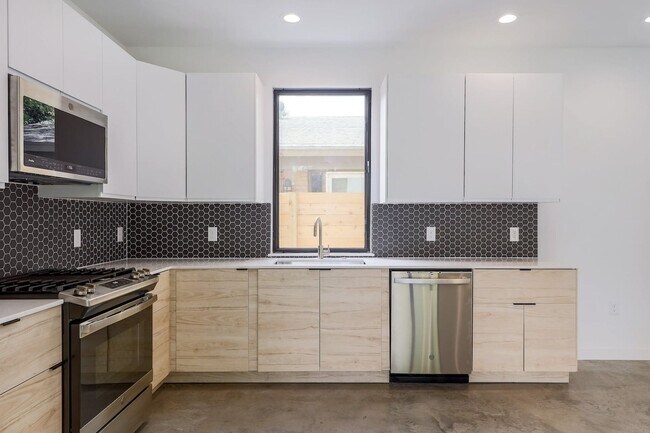 Building Photo - 2104 Columbia Cove