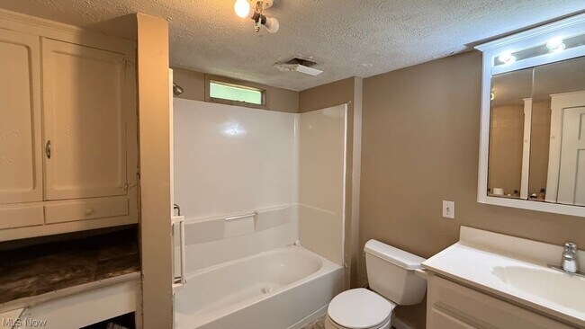Building Photo - 629 Portage Lakes Drive