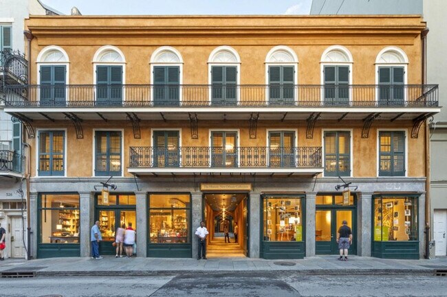 Building Photo - 201 Magazine St