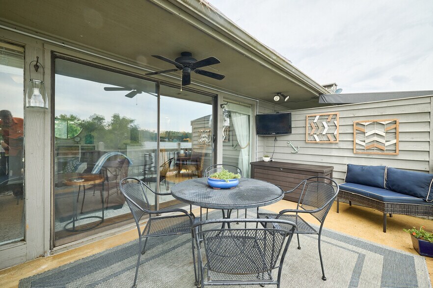 Building Photo - 400 Farr Shores Dr