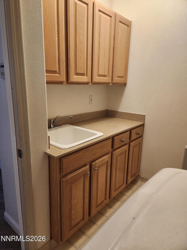 Building Photo - 3653 Hemlock Ct