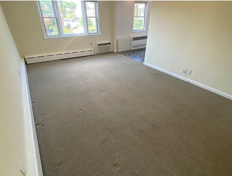 Living room - 15470 20th Rd