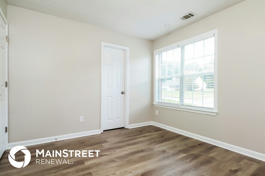 Building Photo - 205 Oak Hill Dr