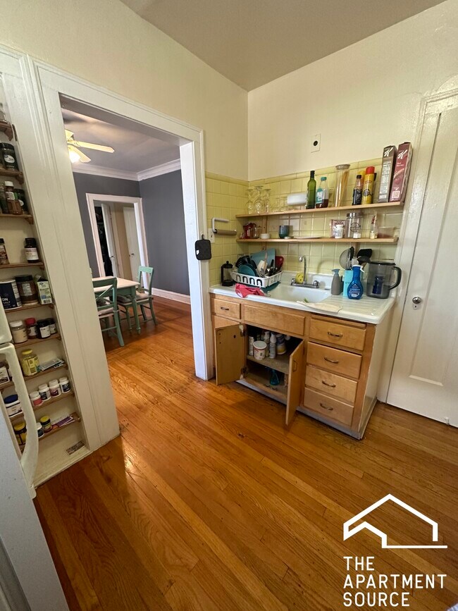 Building Photo - 2416 W North Shore Ave