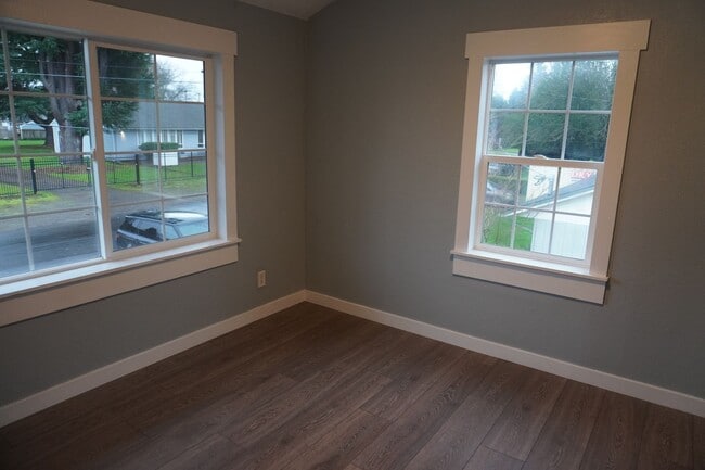 Building Photo - 3708 E 13th St