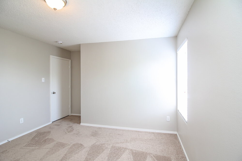 Building Photo - 8737 Hunters Point Way