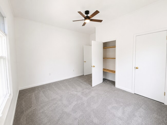 Building Photo - Cute 2 bedroom/1 bath home close to downtown, restaurants and shopping!