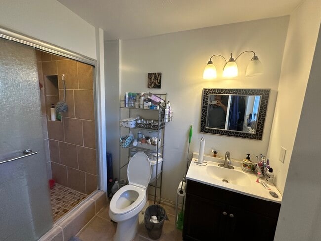 Building Photo - 7063 Pepperidge Cir