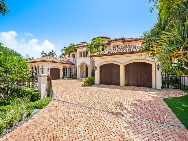 Building Photo - 639 Middle River Dr