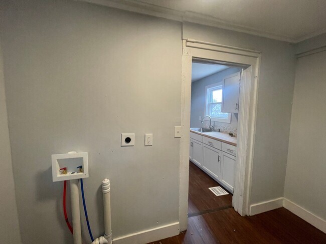 Building Photo - Remodeled 2 Bed/1 Bath home off 23rd!