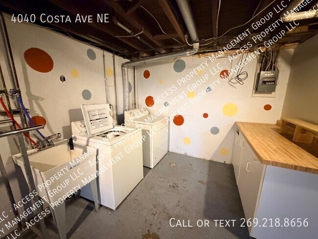 Building Photo - 4040 Costa Ave NE