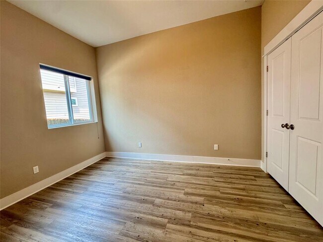 Building Photo - 800 Waterfall Way