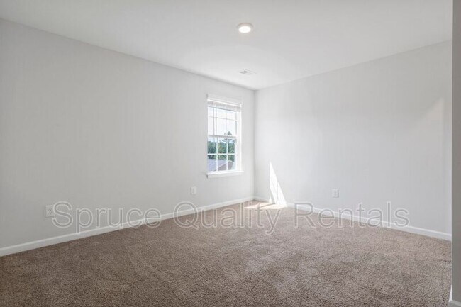 Building Photo - 112 Saddlehorse Ln