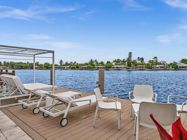 Building Photo - 1640 NE 43rd St