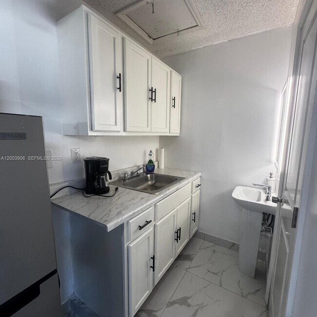 Building Photo - 15761 SW 42nd Terrace