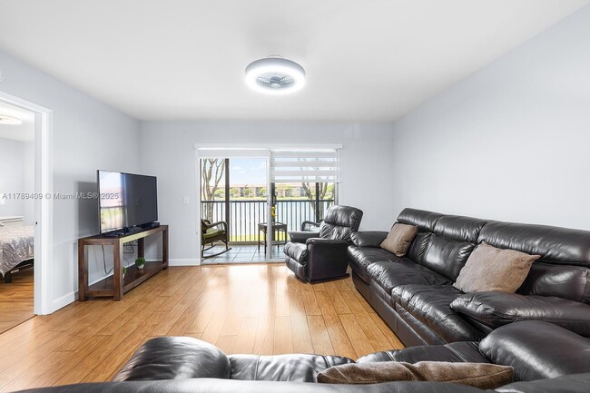 Building Photo - 550 SW 138th Ave