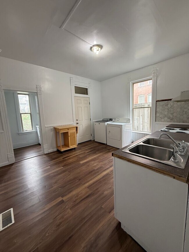 Building Photo - 227-229 S Washington