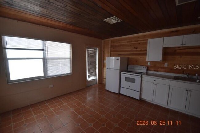 Building Photo - 146 Coral Ave