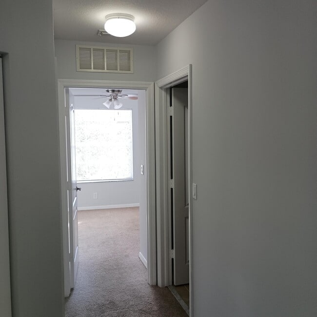 Building Photo - 2410 SE Santos Dr