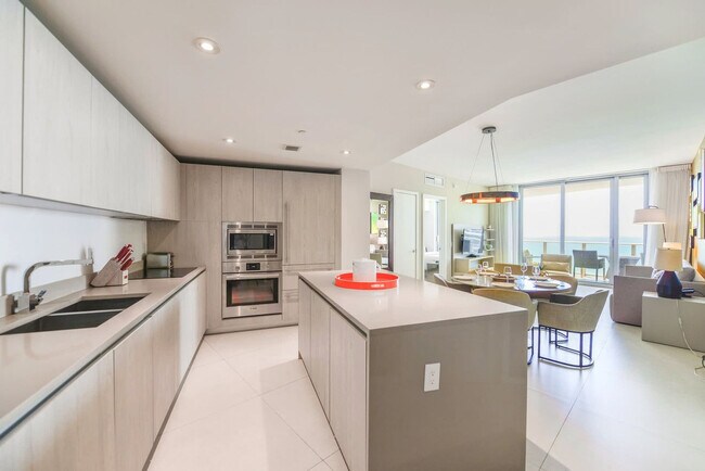 Building Photo - 4111 S Ocean Dr