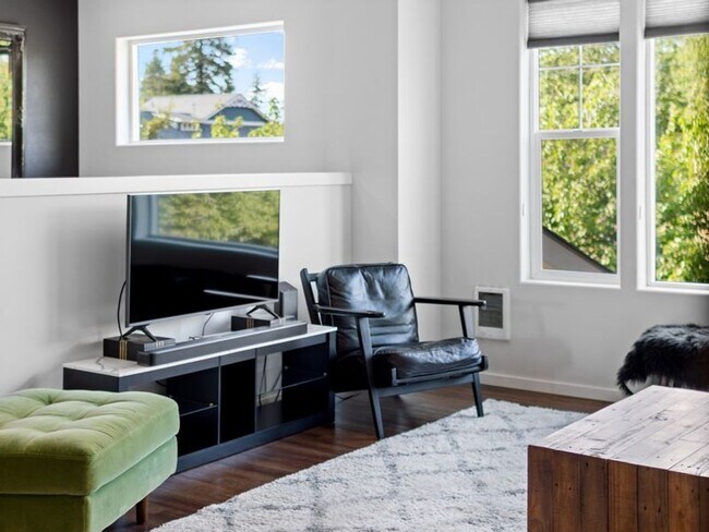 Building Photo - Desirable Kendall Yards Townhouse – Modern Living Near Downtown Spokane (Furnished)