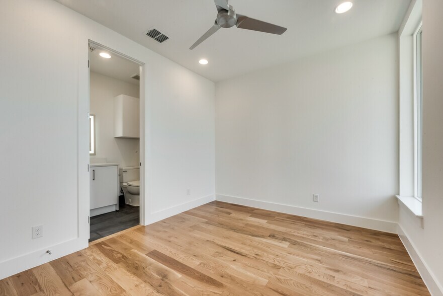 Building Photo - 1906 Annex Ave