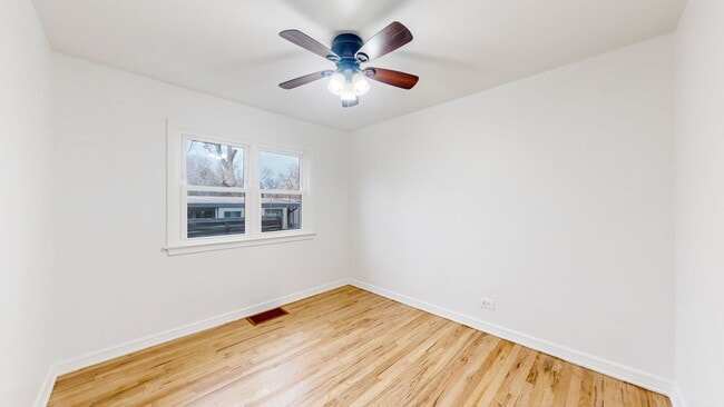 Building Photo - Lovely 3 bed/2 bath home w/2 car garage