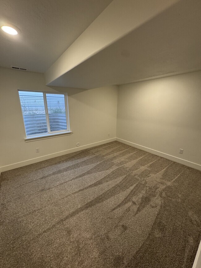 Building Photo - 129 S 940 E
