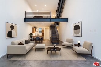 Building Photo - 1220 N Orange Grove Ave