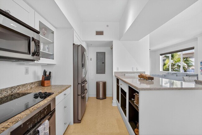 Building Photo - 275 NW Flagler Ave