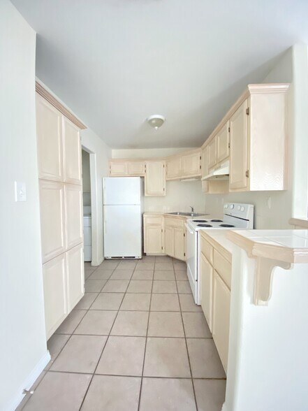 Building Photo - 737 Sonesta Dr