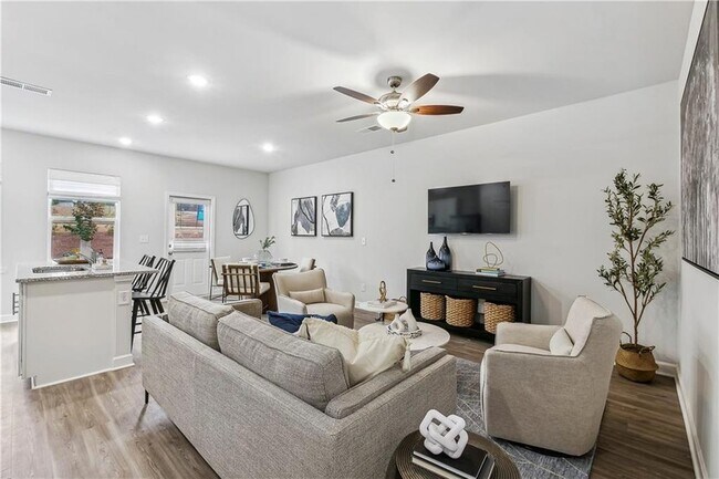 Building Photo - 211 Cypress Ln