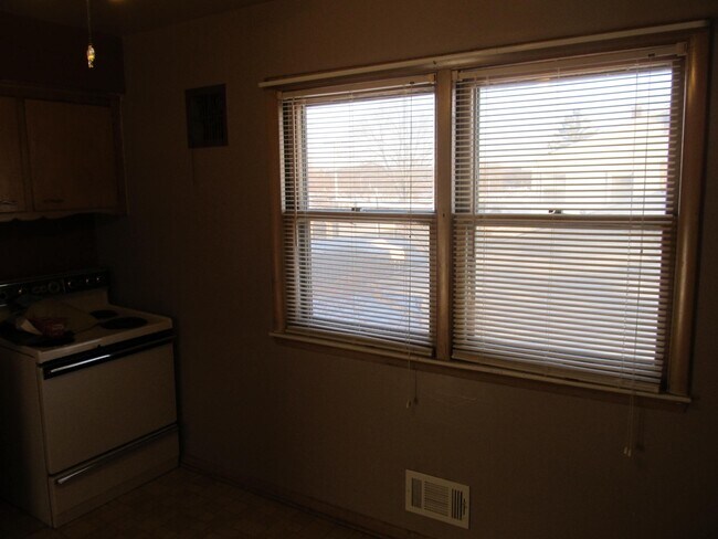 Kitchen - 9718 W Lisbon Ave