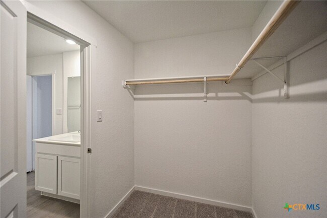 Building Photo - 3744 Axis Hl St