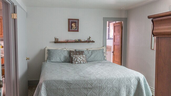 Building Photo - 137 W Tomichi Ave