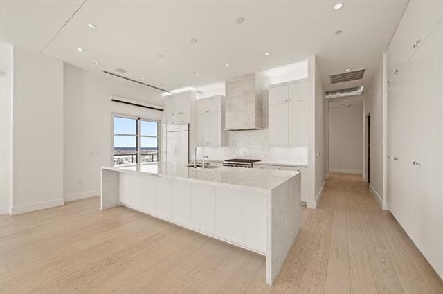 Building Photo - 2800 Lakeside Pkwy